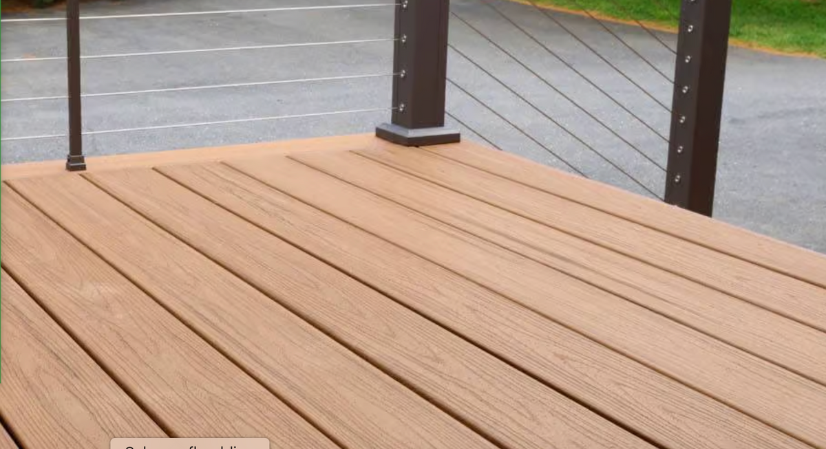 WPC-Terrassendiele beidseitig Golden Teak – Rund-Hohlkammerprofil, 3D-Drachenholzstruktur vs. glatt