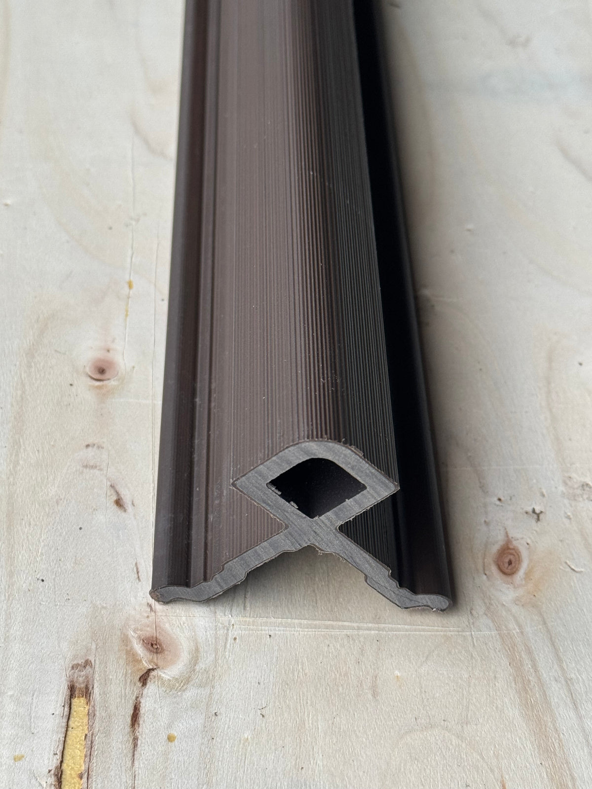 Eckprofil Walnuss 290 cm