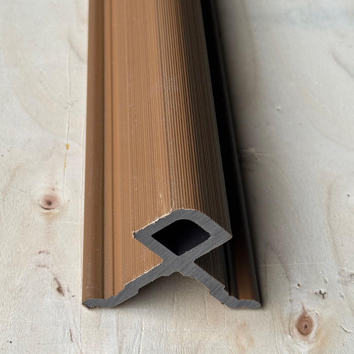 Hoekprofiel Teak 290cm en 390cm
