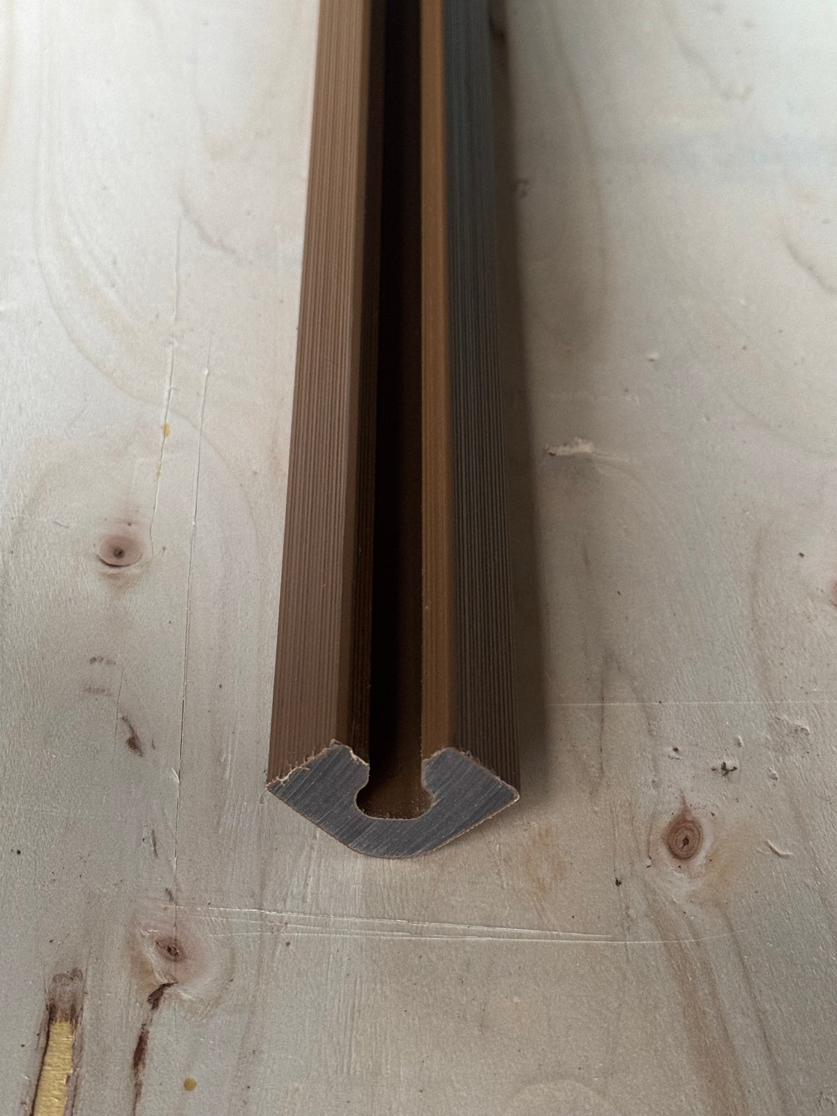 Verbundwerkstoff-Abschlussprofil Teak