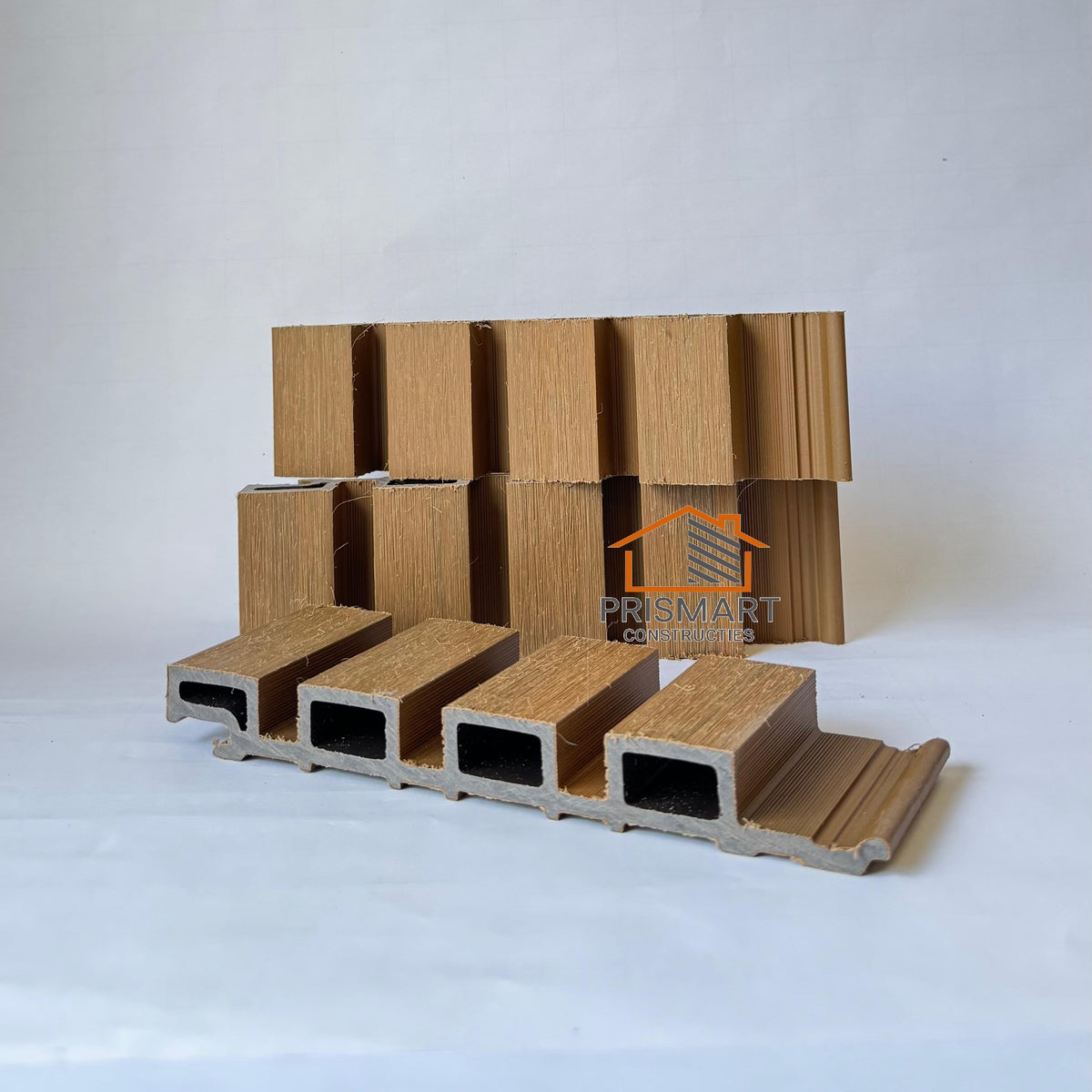 Muster Verbundstoff-Fassadenprofile: Teak