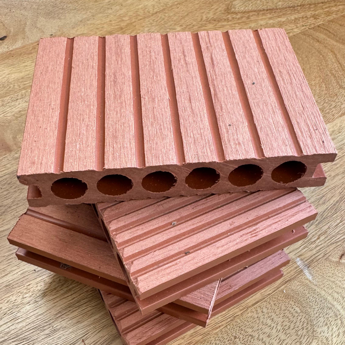 Muster WPC-Terrassendielen I Rose Wood