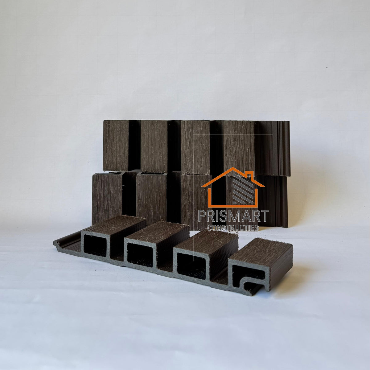 Muster Verbundstoff-Fassadenprofile: Walnut
